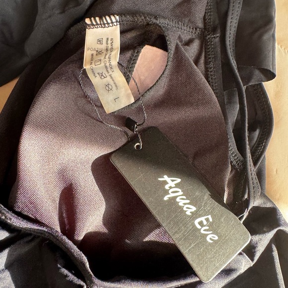 Aqua Eve Elegant Black Off-Shoulder Swimsuit - Picture 4 of 5